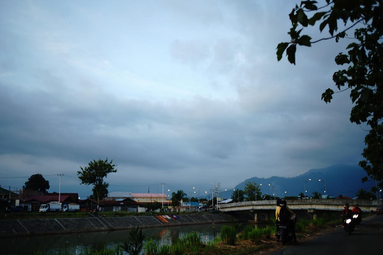 New D'Dhave Hotel Padang  Esterno foto